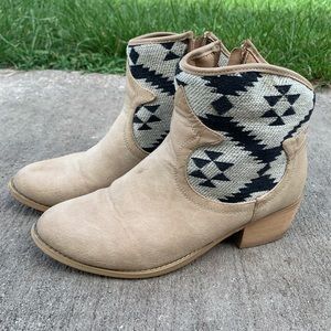 Cute ankle boots, from Francesca